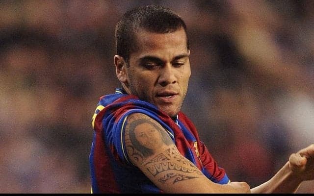 ズラタンへのパスがそのままゴールへ！D・アウベスが決めた予想外のループシュート【インクレディブル・ゴールズ】