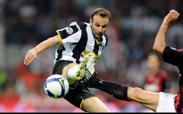 目の覚めるような一撃！クリスティアーノ・ザネッティが決めた豪快なボレー【インクレディブル・ゴールズ】