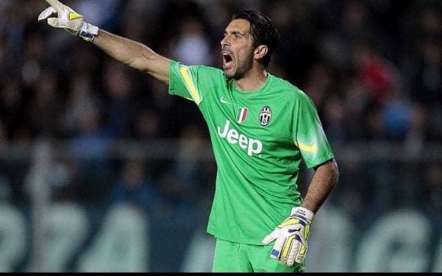 矢のような弾丸シュートを弾いたブッフォンのスーパーセーブ！【アンビリーバブル・セーブス】