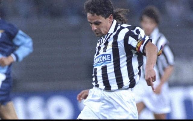 “ファンタジスタ”の象徴バッジョが相手GK無力化の完璧FK【ビューティフル・フリーキック】