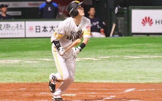 鷹・周東が2度の「1番」で得た“気づき”　強い打球のために捨てた意識とは