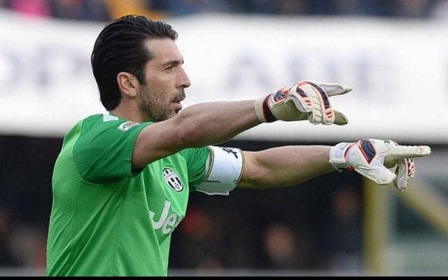 ルカ・トーニが思わず頭を抱える…！タイミングを外されながらもブッフォンがチームを救うスーパーセーブ【アンビリーバブル・セーブス】