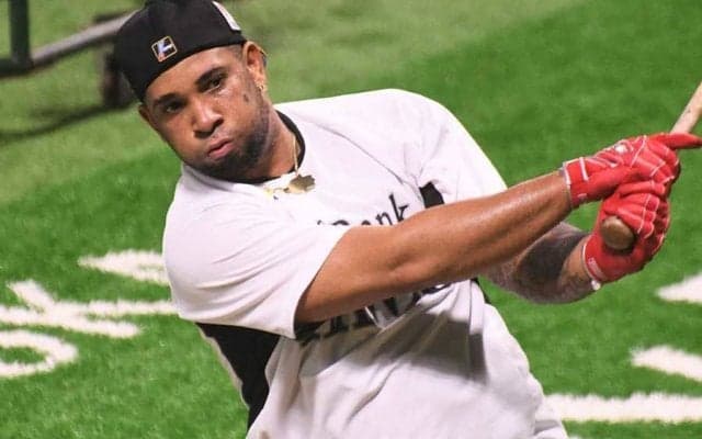 鷹バレンティン、大不振の原因はどこ？　専門家が感じる異変「当たる気配ない」