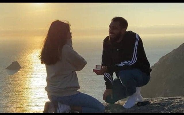 ベティスFW ロマンティックなプロポーズを披露