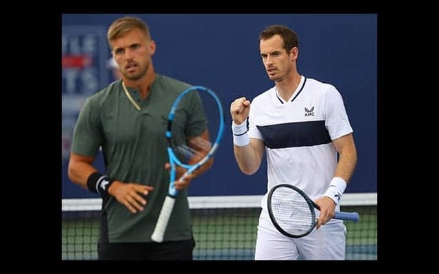  マレー 英エキシビ複で白星 