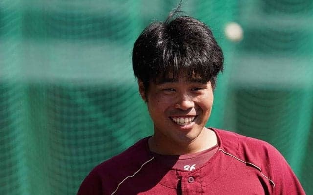 さすが元捕手の“強肩バズーカー”　楽天内田が二塁送球で見せたバント処理「最高」