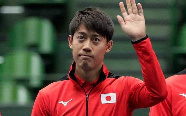 錦織の夏らしい日焼けした海辺での写真に、「イメージ違って別人かと」の声