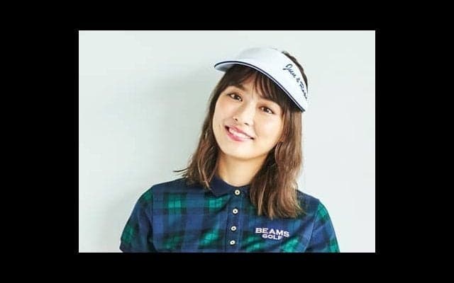 内田理央さん、人生初のゴルフ場へ。到着からスタートまでの流れを確認