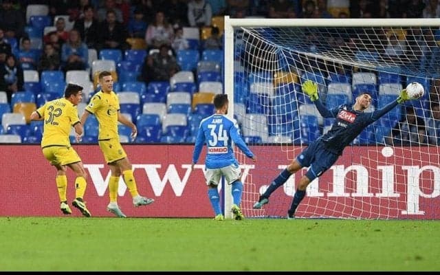 離れ業！ナポリの若きGKアレックス・メレトがみせた圧巻のトリプルセーブ【アンビリーバブル・セーブス】