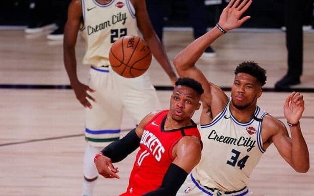 大事な場面でフリースローを決めたロケッツのウェストブルック。バックス戦勝利に貢献