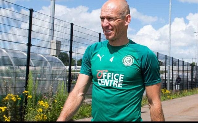 現役復帰のロッベンがフローニンヘンの主将に、監督が語る「究極の手本」