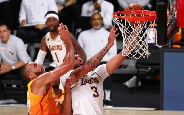 デイビスが42得点と躍動したレイカーズ、ジャズを破り10年ぶりのウェスタン・カンファレンス首位が確定