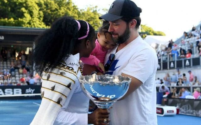 セレナと大坂なおみのどっちに似てる？セレナの夫がパンケーキを作るも「練習が必要だね」