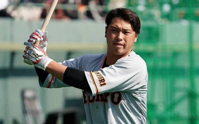 巨人北村、甲子園バックスクリーンのプロ初アーチに原監督興奮　“エアーグータッチ”炸裂