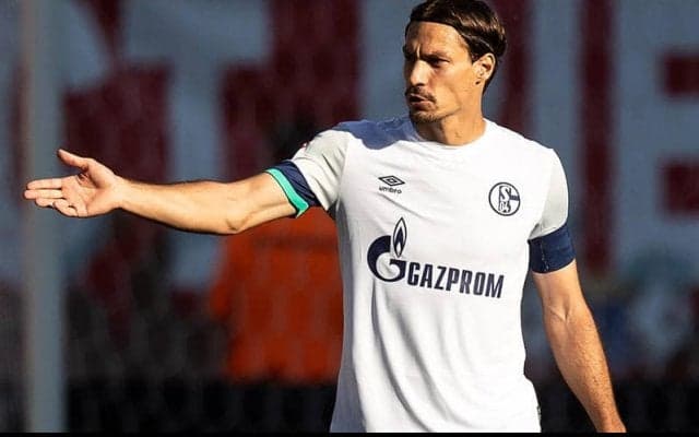 シャルケDFスタンブリが2023年まで契約延長 「全力を尽くす」