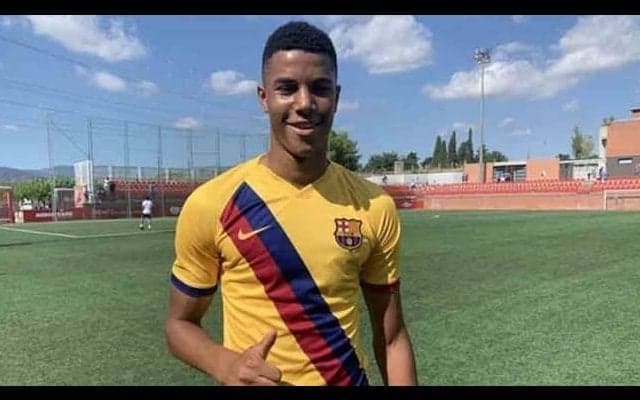 バルサ 18歳の長身CBを放出へ、チェルシーが獲得に動く