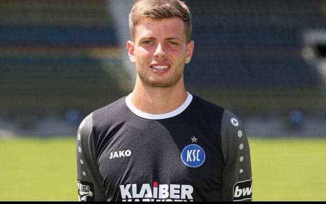 シュウォロー流出のフライブルク、カールスルーエ退団のGKアップホッフを獲得