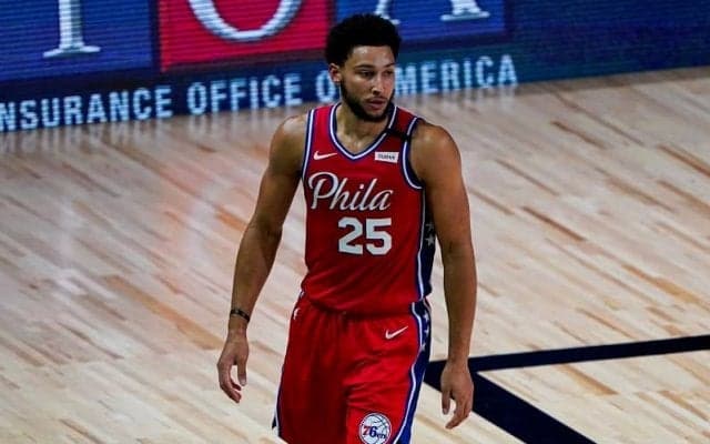 ベン・シモンズがウィザーズ戦で左膝の膝蓋骨を亜脱臼、シクサーズは治療方法を検討中