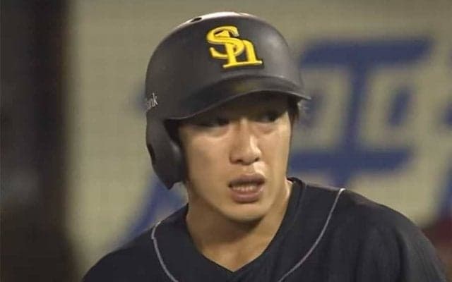 鷹・柳田の“痛烈”マルチ安打動画にファンがまさかの突っ込み「深刻な不調だ」