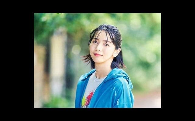 傳谷英里香さん、裸足で「ビーチラン」。地面を掴む感覚もわかった！