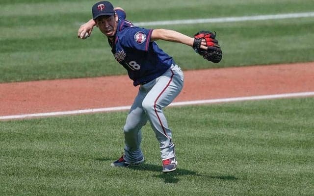 【MLB】前田健太が倒れ込みながらストライク送球　好守連発に米称賛「守備も上手い」
