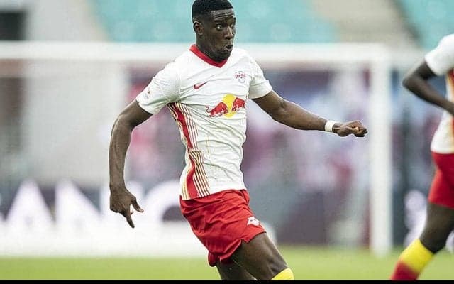 バイエルン、右SBの補強候補にムキエレ？