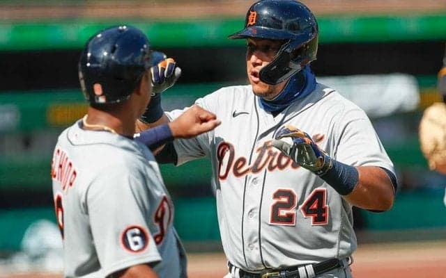 【MLB】打たれた投手はひきつった笑顔…　試合開始から5人で4発にファン「信じられない」