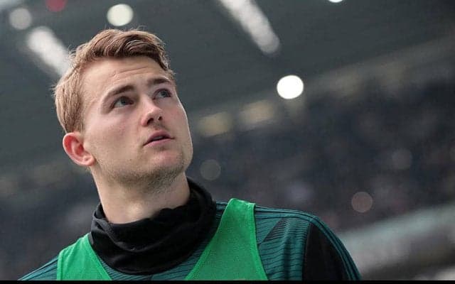 デ・リフト、肩手術で来季開幕アウトか　全治最大3カ月を要する模様