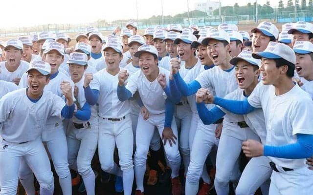 【高校野球】甲子園で「ベンチ入りできないはずだった」…途中出場選手に降り注いだ拍手