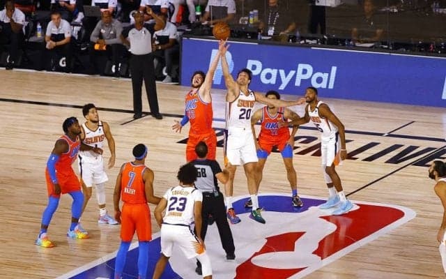 サンズがサンダーに快勝し再開後無敗の6連勝、ブッカーが驚愕のディープスリー含む35得点