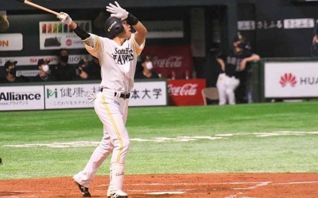 滞空時間は約7秒！　鷹・柳田が高々と13号2ラン、オリ山本の152キロ粉砕