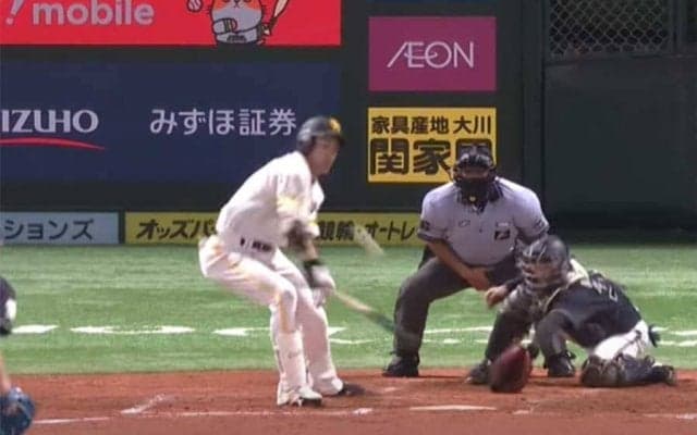 どうやって抑えれば？　鷹・柳田、地面スレスレ”技あり”安打にファンも唖然