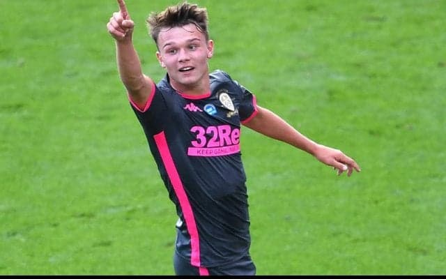 昇格組リーズ、生え抜きのU-20イングランド代表MFシャックルトンと4年契約を締結