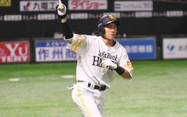 鷹・柳田悠岐はなぜ驚愕の内角打ち3ランを打てたか？　直前の打席にあった布石