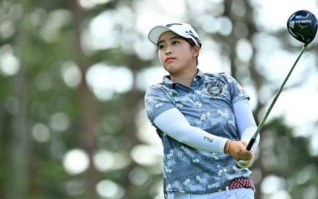 18歳新人・西郷真央が首位浮上　プロ2戦目の史上最速Vに王手「緊張はしないです」