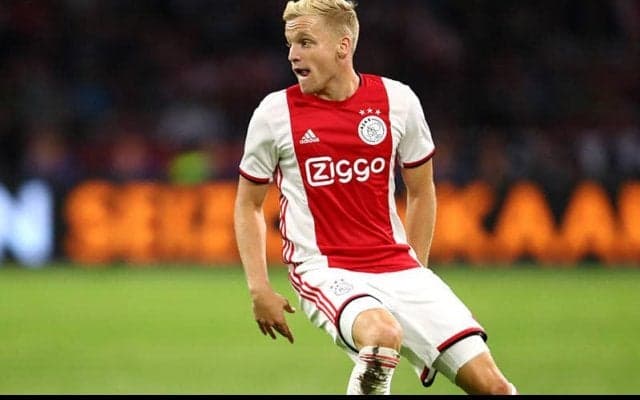 人気博すファン・デ・ベーク、去就は依然流動的　コロナ禍で「はっきりしたものがない」