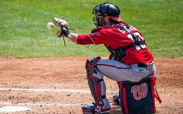 【MLB】スライディングの足を“高速スイッチ”　ナ軍捕手の走塁技術に米記者「マジックだ」