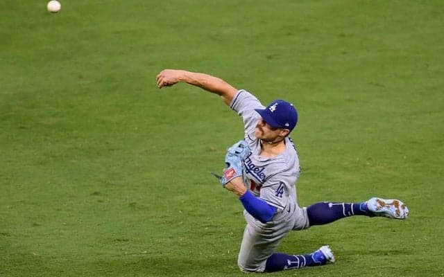 【MLB】ド軍ヘルナンデスが大谷の“快足安打”を阻止　日米称賛「信じられない守備範囲」