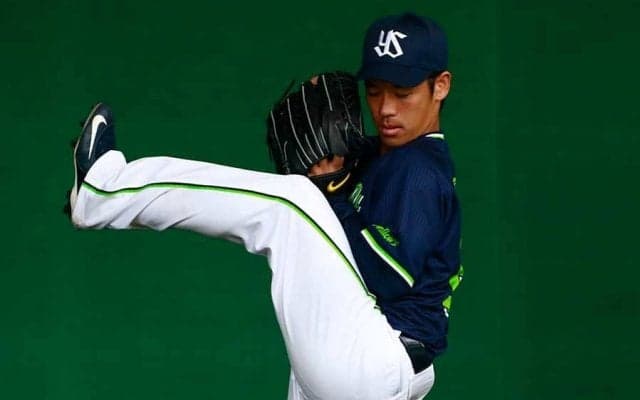 ポーカーフェイスの燕・小川がノーノー達成で…「こんな笑顔初めて見た」