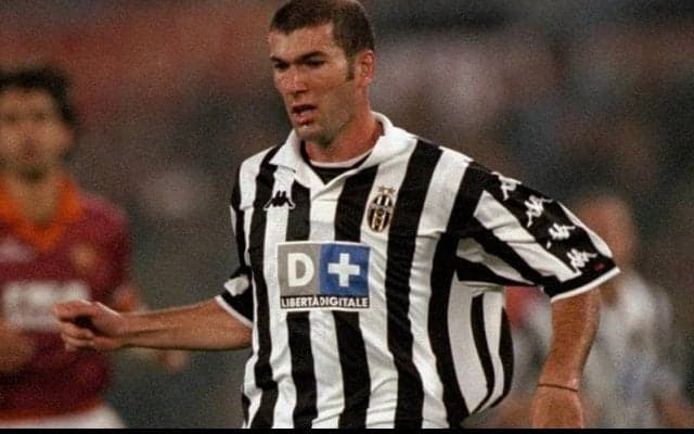 ギリギリを攻めていきたいジダンの壁スレスレ低弾道FKが鮮やか【ビューティフル・フリーキック】