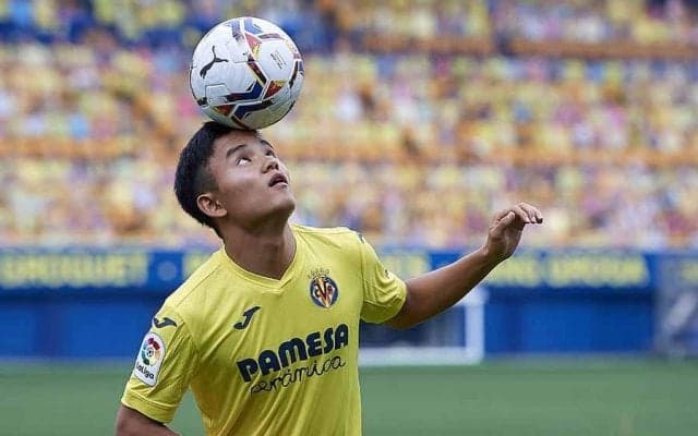 久保建英、鋭い眼光の練習ショットにファン注目「また筋肉つけた？いちだんと逞しく」
