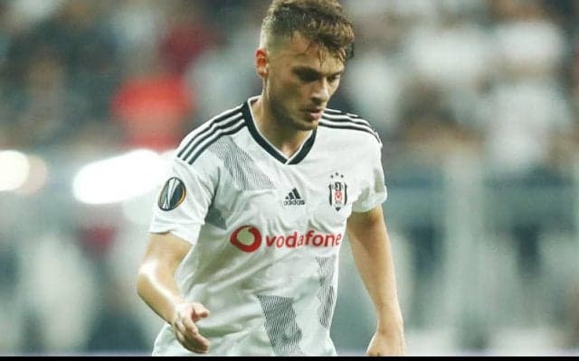 ヴィッセル神戸がセルビア代表MFに約4億のオファー？ 長友や香川の元同僚