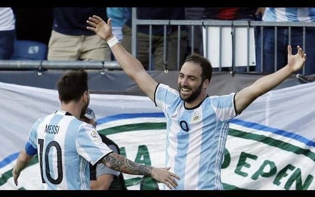 イグアインがメッシの将来に言及「難しい劇的な状況」