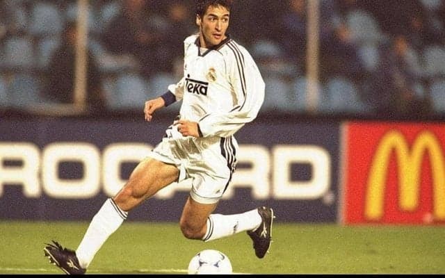 記念すべき325ゴール中の初ゴール！レアルのアイコン、ラウールがダービーマッチで決めたクラブ初ゴール！【ファースト・ゴールズ】