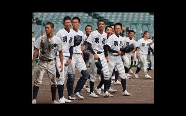 甲子園で球児たちに聞いた「白スパイク」の効果。32校中14校が導入