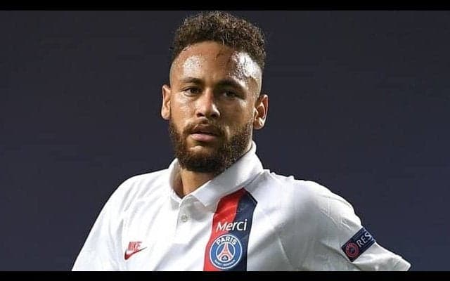 ネイマール 規定違反でCL決勝は欠場か、試合後のユニ交換が問題に