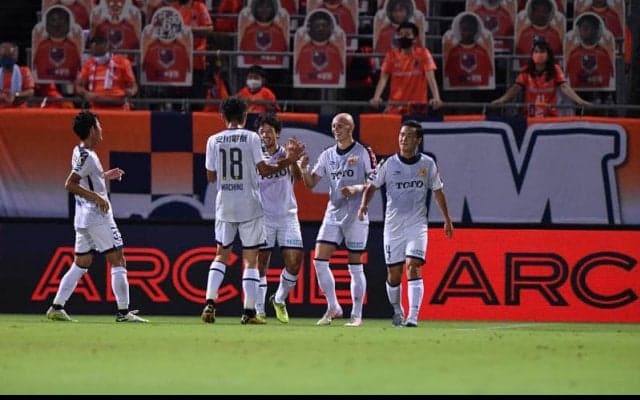 ディサロが6戦連発! 北九州が大宮の堅守粉砕、首位長崎も千葉を退ける《J2》