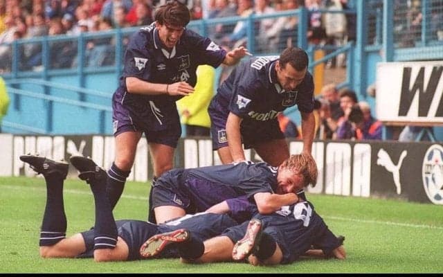 伝説の“ダイブ”パフォーマンス誕生！ドイツ往年の名ストライカー、クリンスマンが決めたトッテナムデビュー弾！【ファースト・ゴールズ】