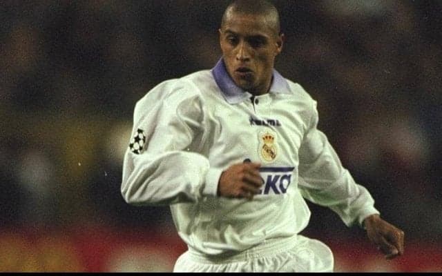 弾丸シュートだけじゃない！ロベルト・カルロスの破壊的な左足から生まれた芸術的ループシュート【インクレディブル・ゴールズ】