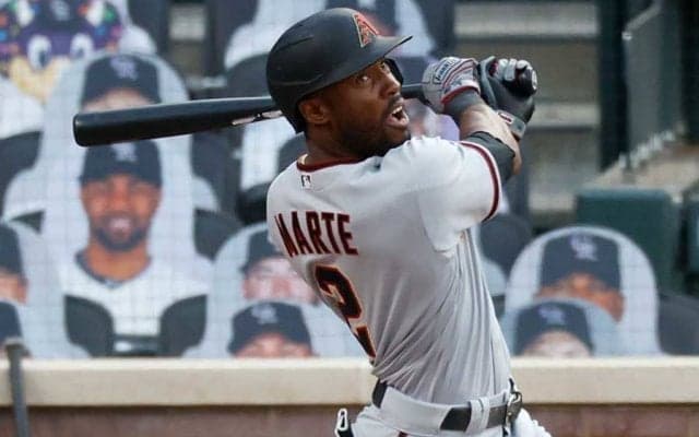 【MLB】打球が顔面直撃の衝撃映像　笑顔貫く“観客”に米爆笑「脳震とう確定」「集中しろ！」